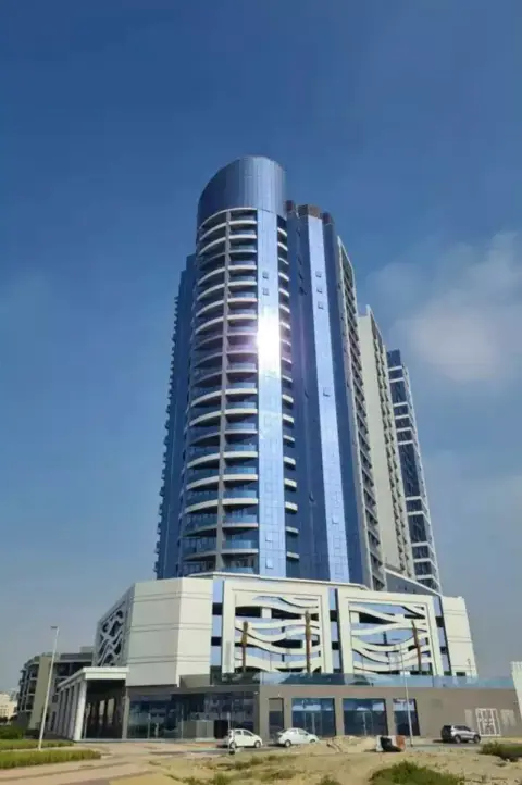 Blue Waves Tower: Photograph 5 of 20
