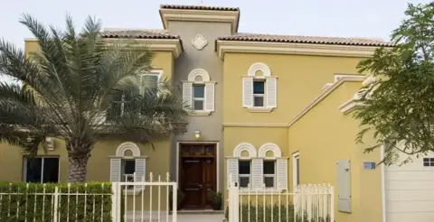 Marbella Village Townhouses: Photograph 2 of 3