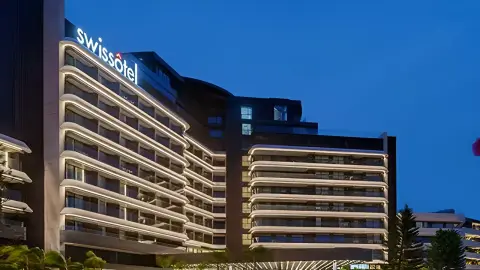 Swissotel Waterfront Residences: Photograph 2 of 2